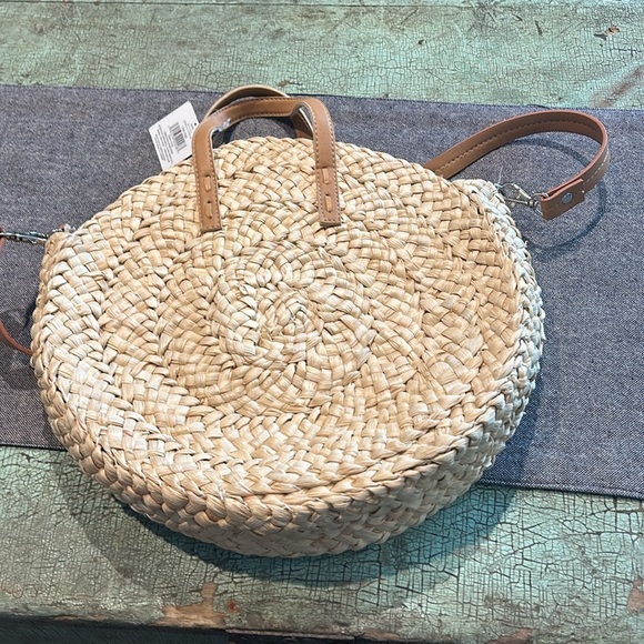 Place & Time Picnic Weather Circular Straw Tote - Picture 3 of 5